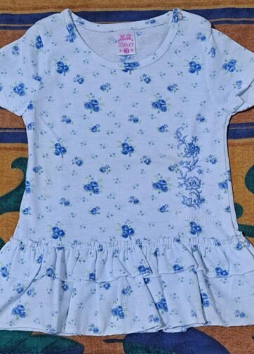 Remera con faldita y dibujos