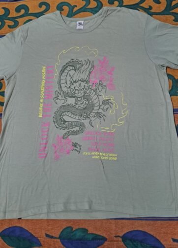 Remera con Estampado Dragon